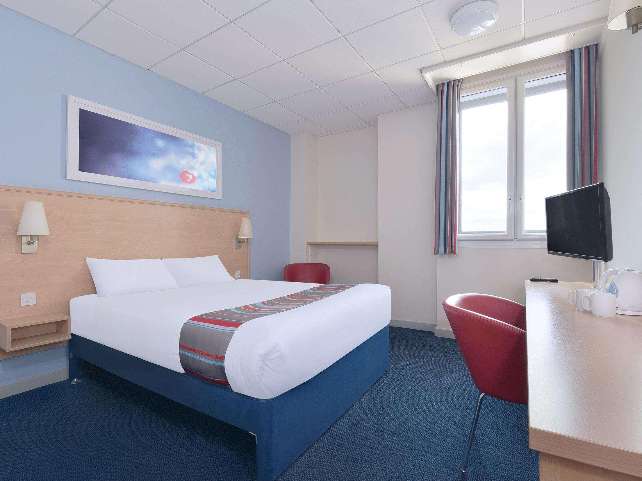 Travelodge London Central City Road Экстерьер фото