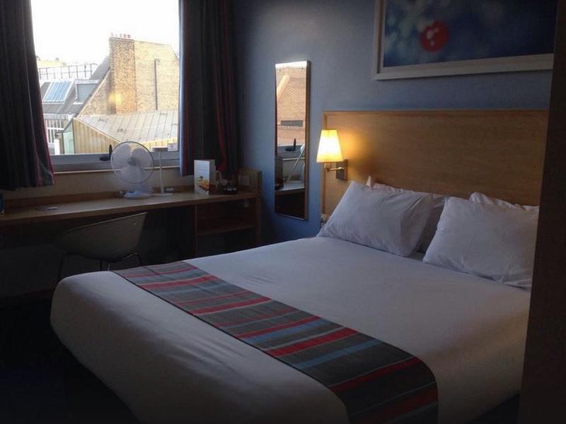 Travelodge London Central City Road Экстерьер фото