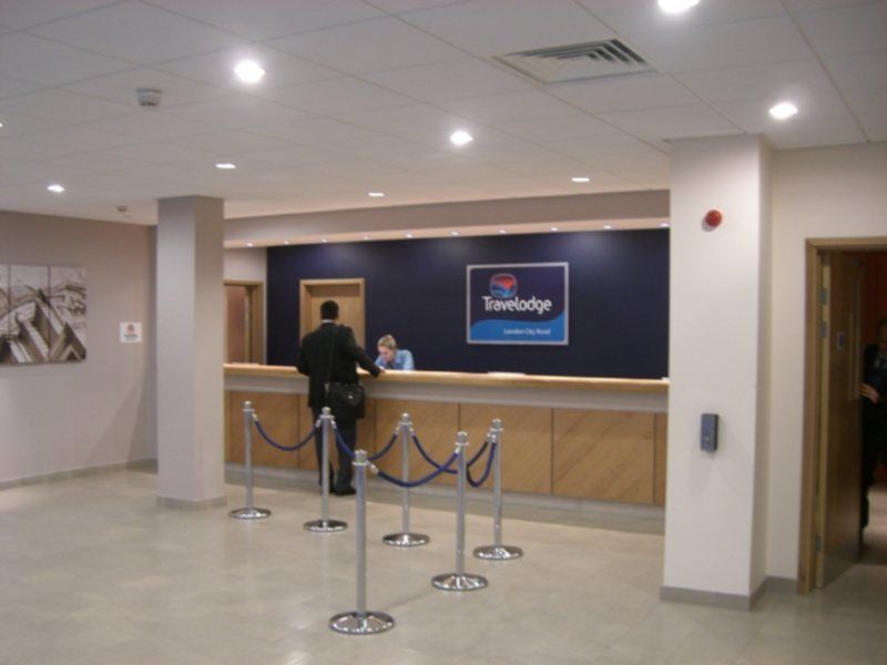 Travelodge London Central City Road Экстерьер фото