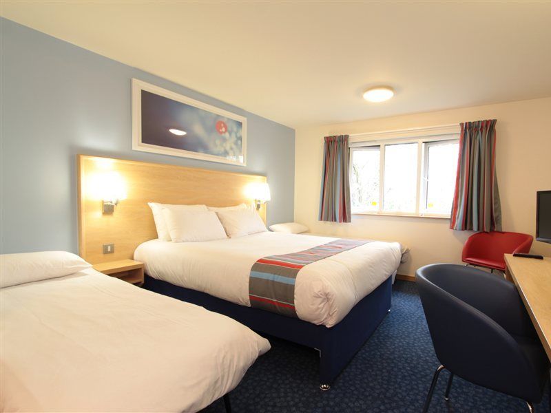 Travelodge London Central City Road Экстерьер фото