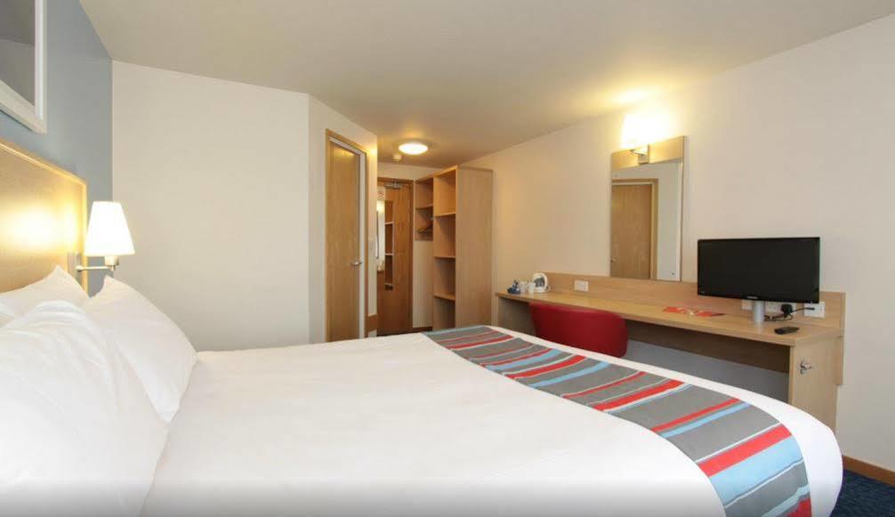 Travelodge London Central City Road Экстерьер фото